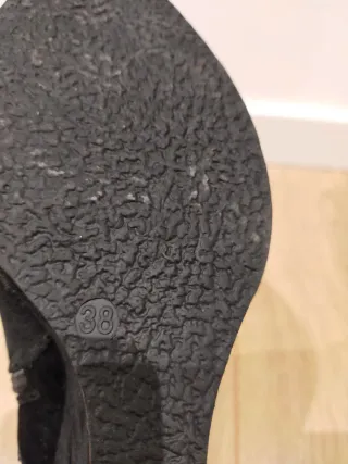 Stivaletti neri con zeppa