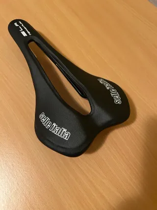 Sella nera per bici corsa, MTB e city bike
