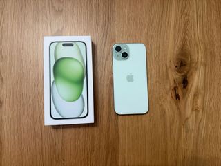 iPhone 15 Verde en perfecto estado