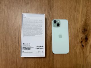 iPhone 15 Verde en perfecto estado