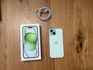 iPhone 15 Verde en perfecto estado