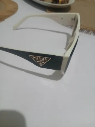 Gafas de sol Prada negras y blancas