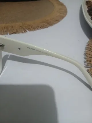 Gafas de sol Prada negras y blancas