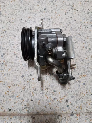 Bomba Dirección Micra K11 restaurada / rehecha