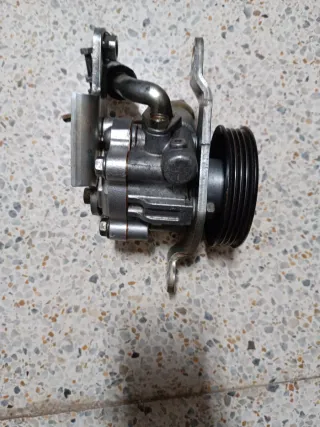 Bomba Dirección Micra K11 restaurada / rehecha