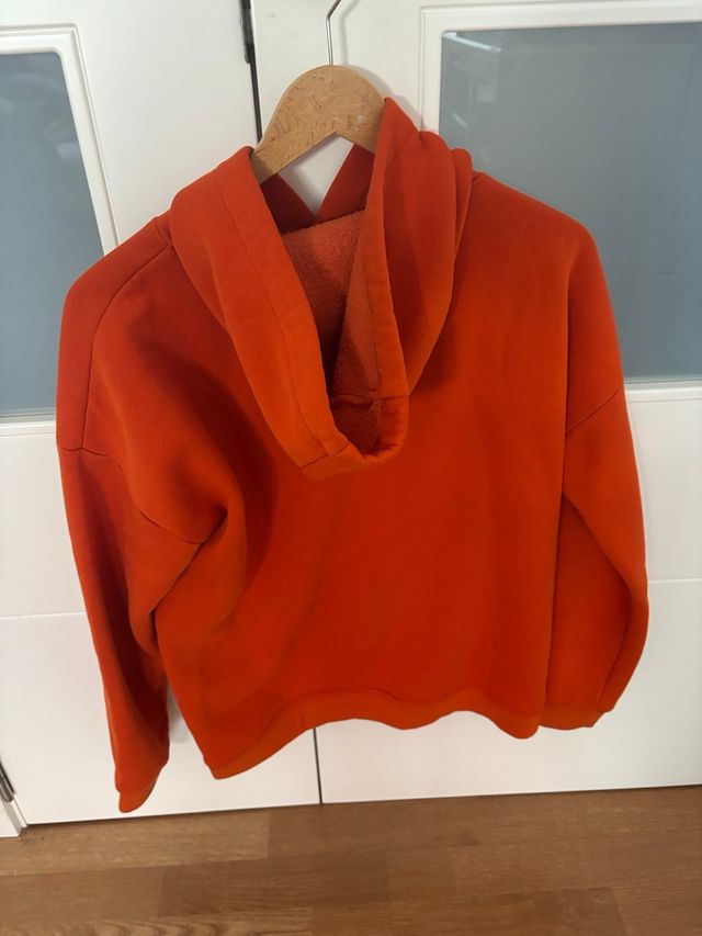Sudadera con capucha naranja