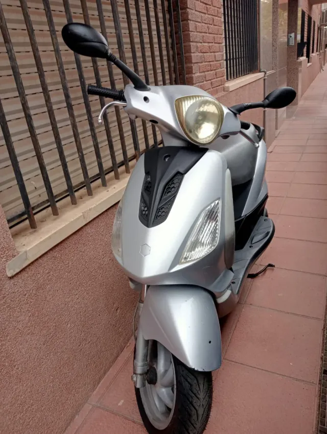 Piaggio Fly 125 cc  Moto Plata 47000 km