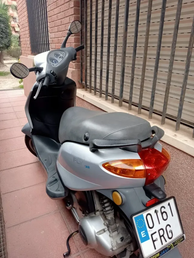 Piaggio Fly 125 cc  Moto Plata 47000 km