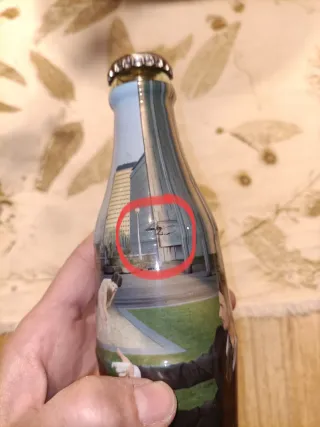 Bottiglie Coca-Cola decorate in edizione limitata dal Belgio