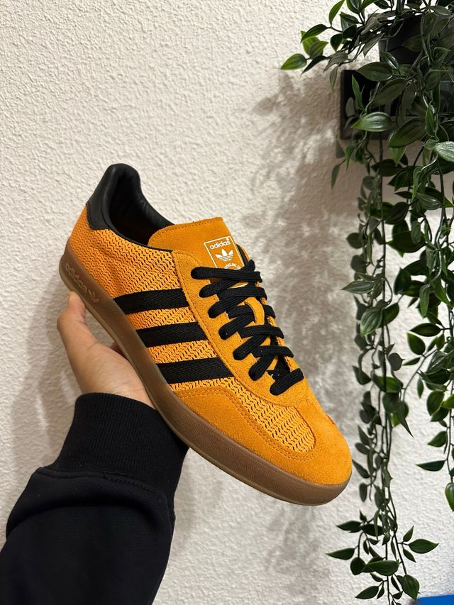 Zapatillas Adidas Naranja y Negro