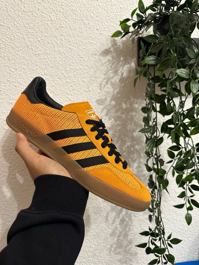 Zapatillas Adidas Naranja y Negro