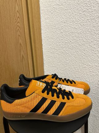 Zapatillas Adidas Naranja y Negro