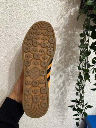 Zapatillas Adidas Naranja y Negro