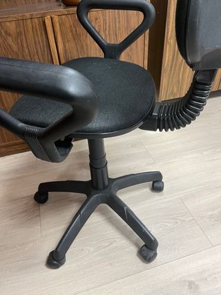 Silla de oficina ergonómica negra