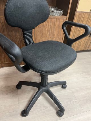 Silla de oficina ergonómica negra
