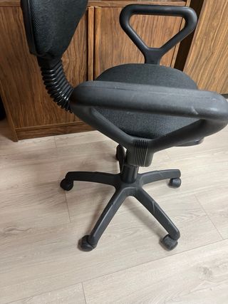 Silla de oficina ergonómica negra