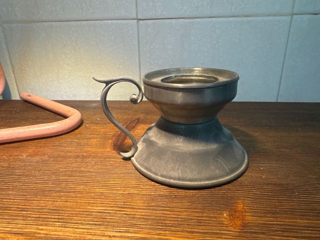 Candelabro in peltro con maniglia