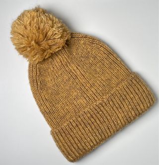 Gorro de lana con pompón