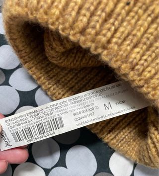 Gorro de lana con pompón