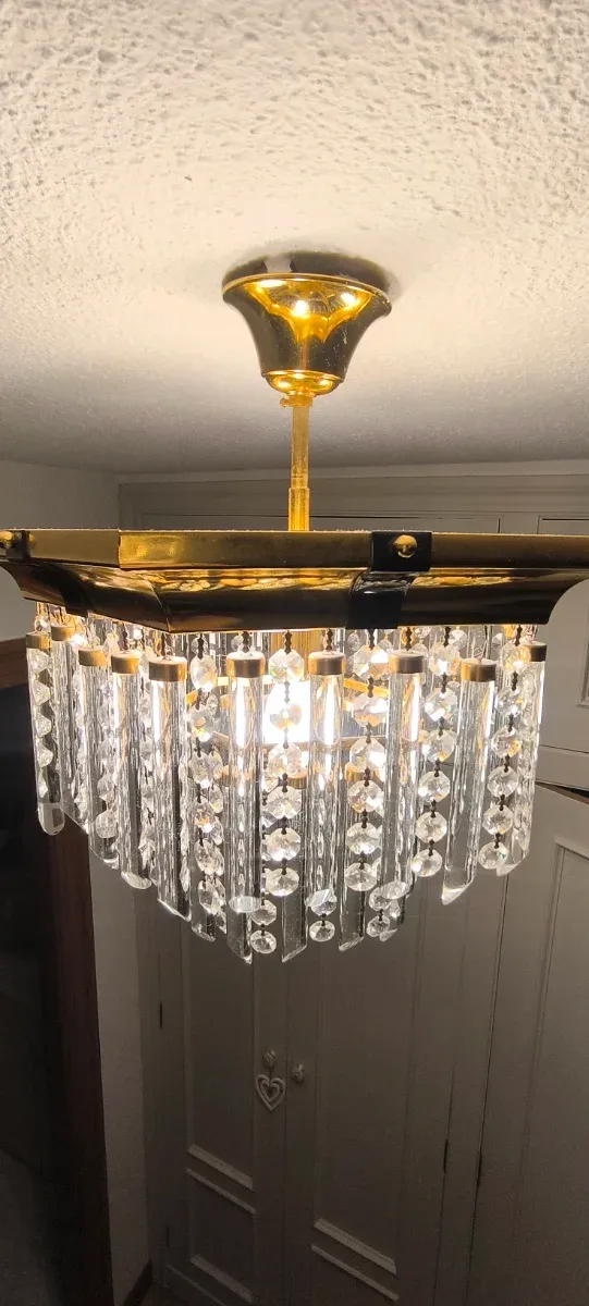 Lámpara araña de cristales dorada