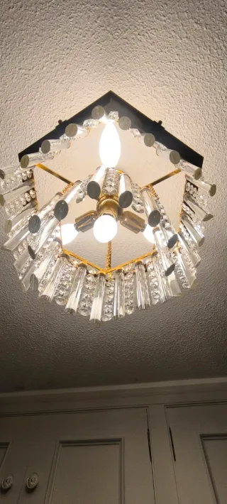 Lámpara araña de cristales dorada