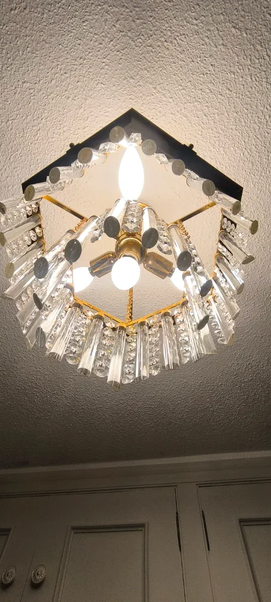 Lámpara araña de cristales dorada