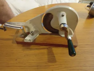 Antiche fotocamere. Ventilatore. Radio. Lenti