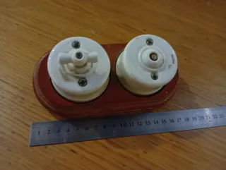 Antiche fotocamere. Ventilatore. Radio. Lenti