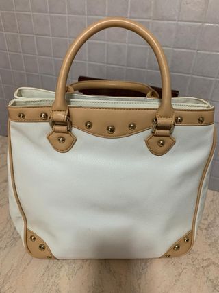 Borsa bianca in ecopelle con dettagli metallici