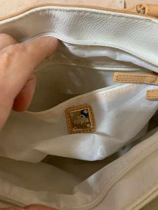 Borsa bianca in ecopelle con dettagli metallici