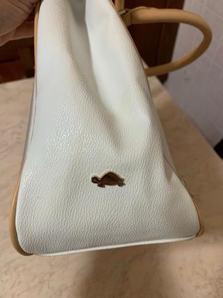 Borsa bianca in ecopelle con dettagli metallici