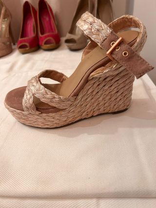 Sandalias Plataforma Beige y Dorado