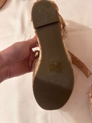 Sandalias Plataforma Beige y Dorado
