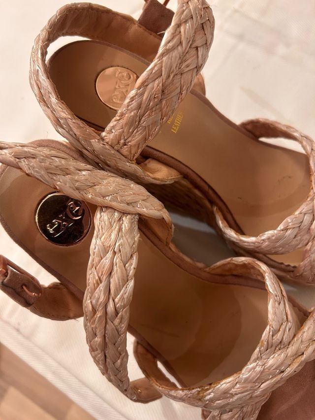 Sandalias Plataforma Beige y Dorado