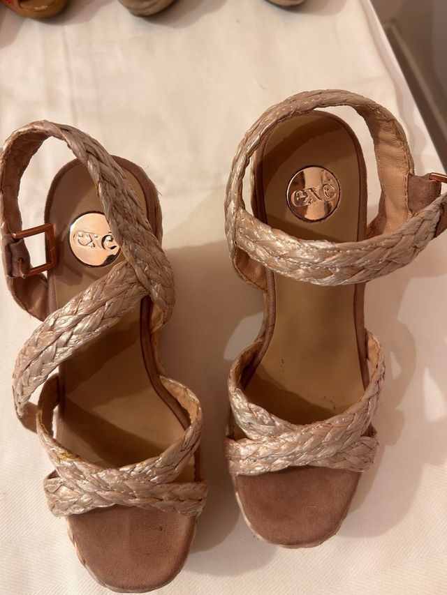 Sandalias Plataforma Beige y Dorado