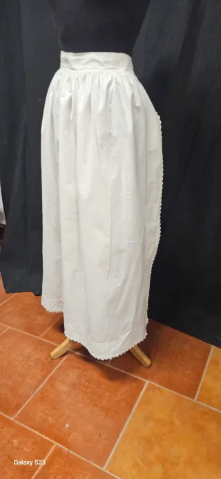 Delantal blanco algodón principios siglo XX