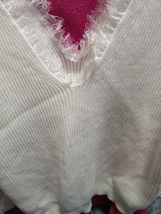 Jersey de punto blanco con encaje