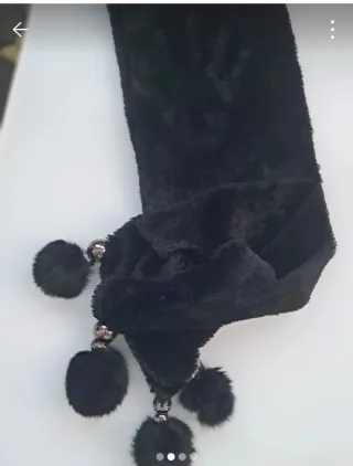 Bufanda pelo sintético con bolas y aros