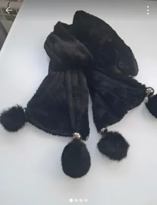 Bufanda pelo sintético con bolas y aros