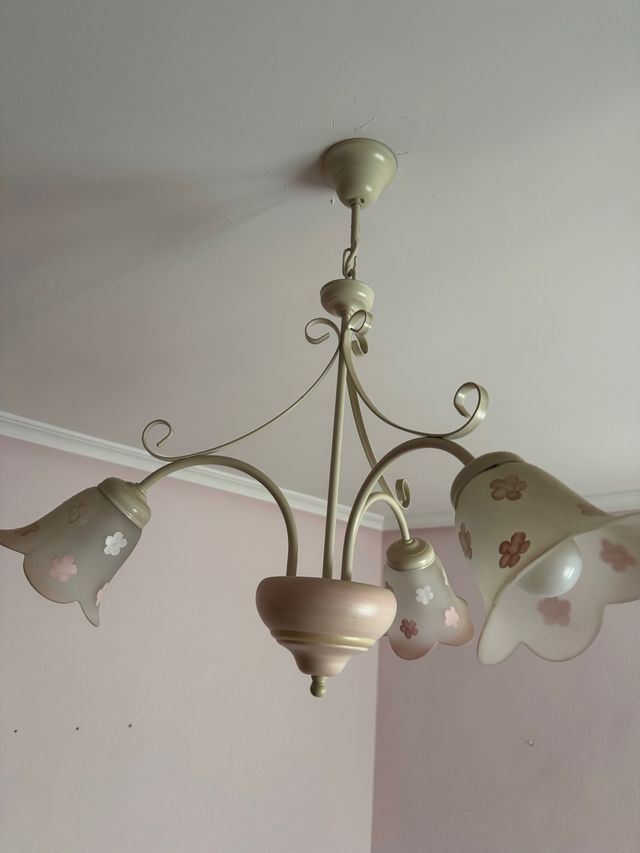 Lámpara colgante floral beige y rosa