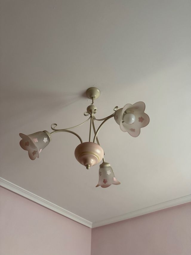 Lámpara colgante floral beige y rosa