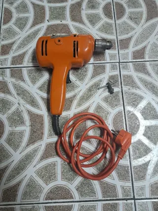 Taladro Black & Decker antiguo naranja