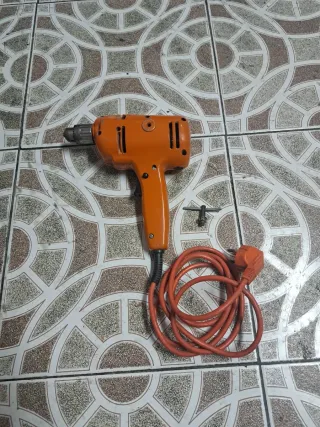 Taladro Black & Decker antiguo naranja