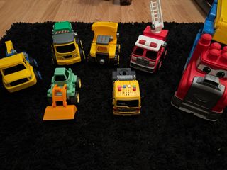 Lote 7 camiones de juguete casi nuevos