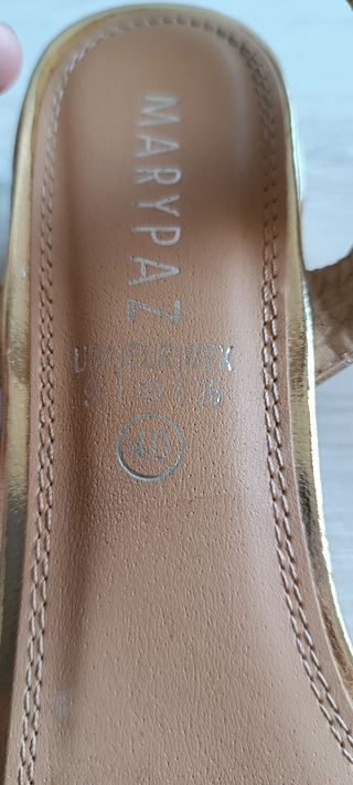 Zapatos sandalias doradas