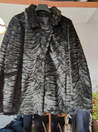 Abrigo piel sintética mujer