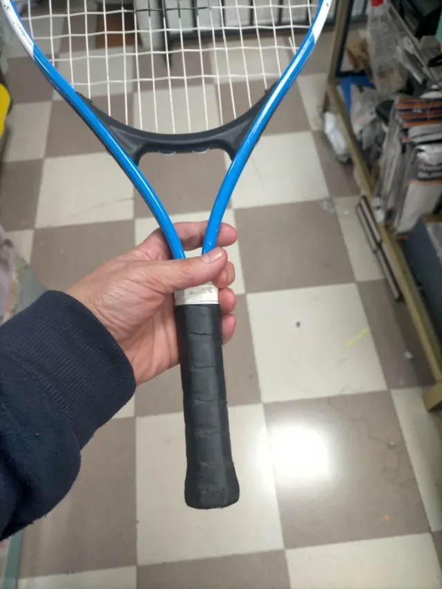 Raqueta de tenis azul