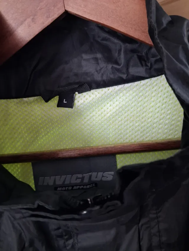 Traje de agua Invictus negro/amarillo