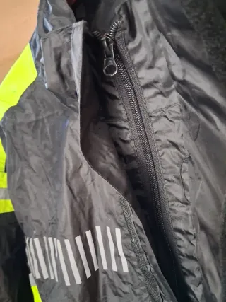 Traje de agua Invictus negro/amarillo