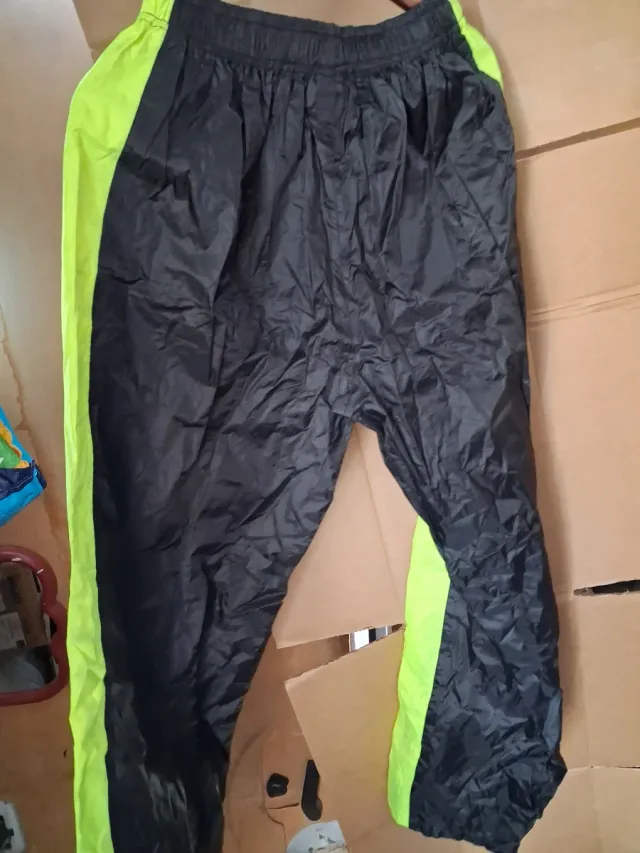 Traje de agua Invictus negro/amarillo